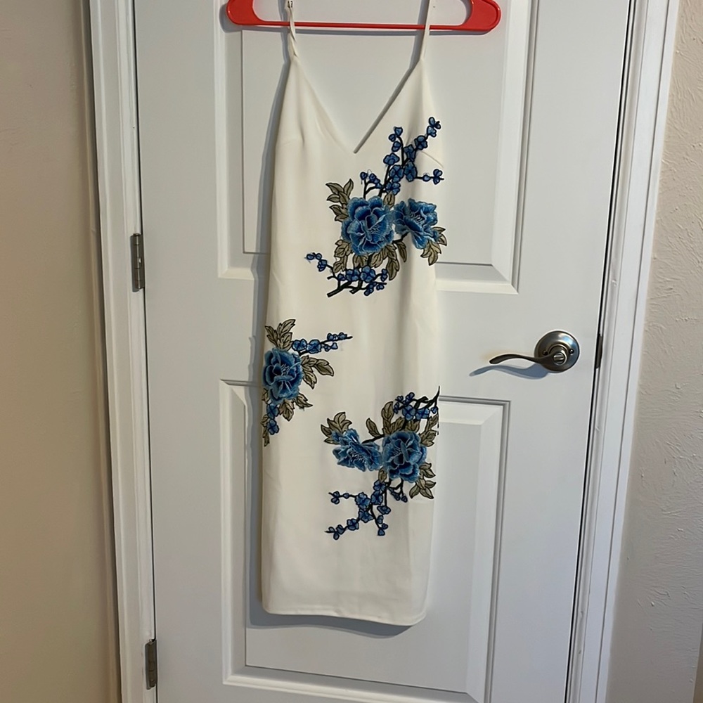 White, Blue floral print dress. Size 8/S
